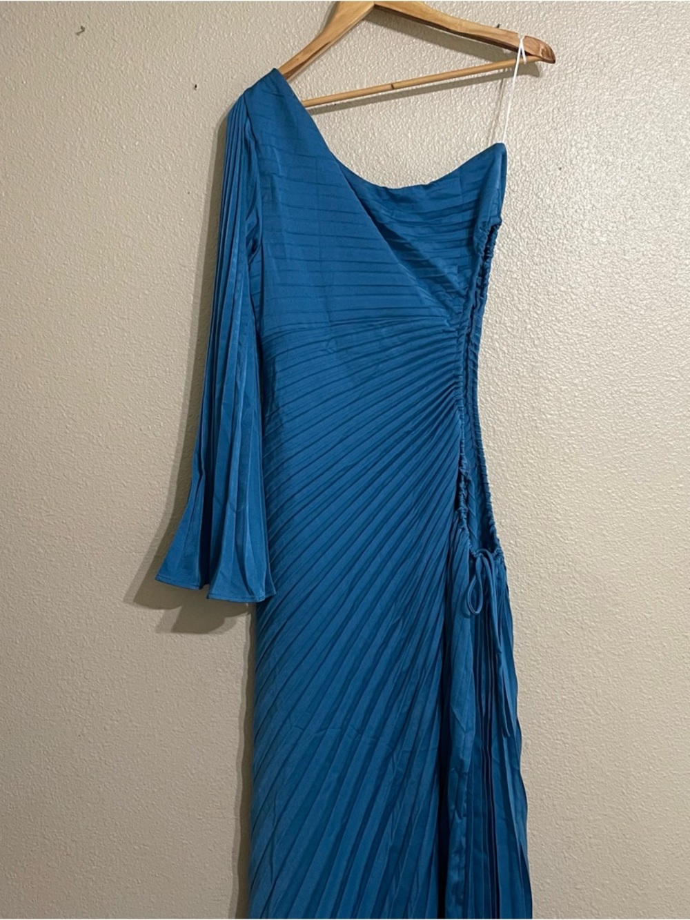 Hello Molly‎ LAND OF BEAUTY ONE SHOULDER MAXI DRESS BLUE - Picture 4 of 16